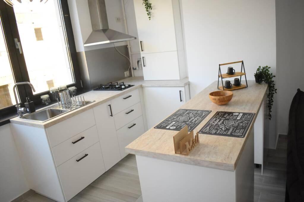 Apartment By The Lake With A View Mamaia Exterior foto